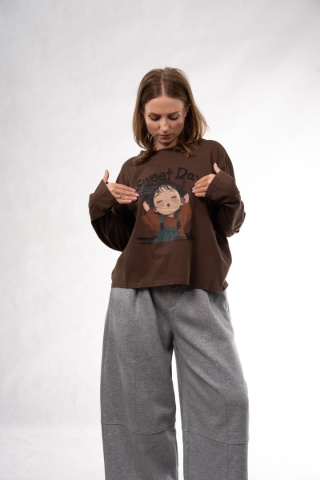 Bawełniany longsleeve z nadrukiem Sweet Day – Feiwenmeihai - Czekoladowy brąz