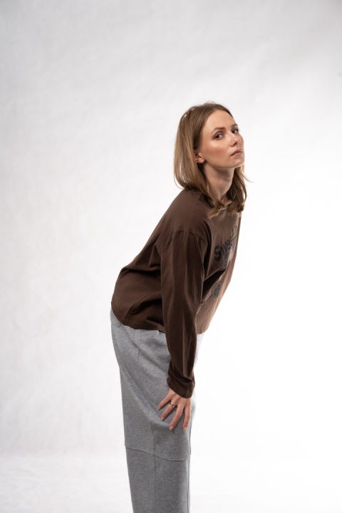Bawełniany longsleeve z nadrukiem Sweet Day - Feiwenmeihai - Czekoladowy brąz