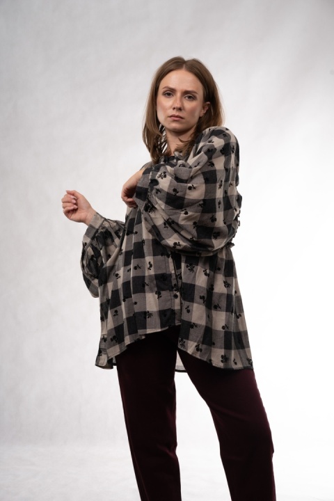 Wzorzysta koszula oversize Wiya – Krata & Floral - Nero