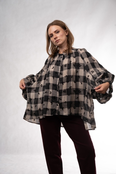 Wzorzysta koszula oversize Wiya – Krata & Floral - Nero
