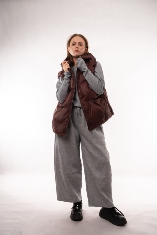 Puchowa kamizelka oversize z kapturem – naturalny puch Burgund
