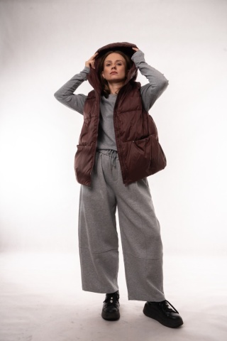 Puchowa kamizelka oversize z kapturem – naturalny puch Burgund