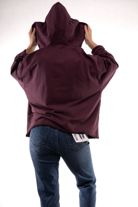 Bawełniana bluza oversize z kapturem i asymetrycznym dekoltem Śliwkowa Gioya 12861