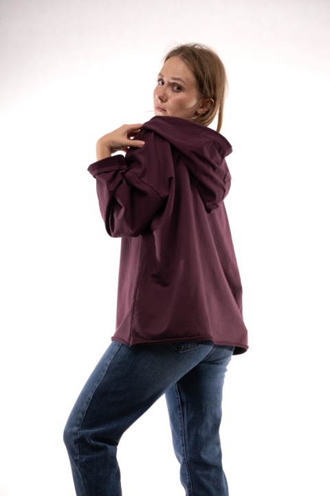 Bawełniana bluza oversize z kapturem i asymetrycznym dekoltem Śliwkowa Gioya 12861