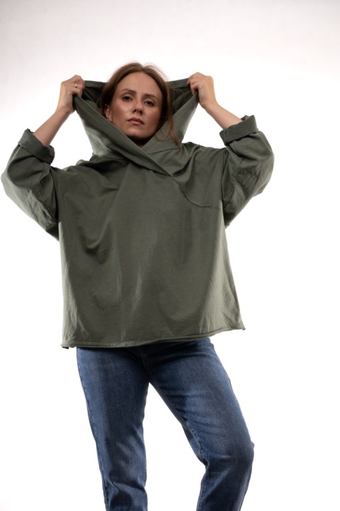 Bawełniana bluza oversize z kapturem i asymetrycznym dekoltem Khaki Gioya 12861