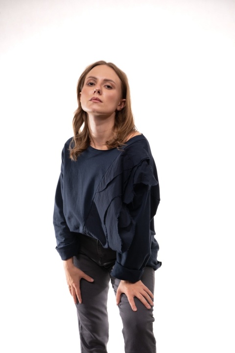 Bawełniany longsleeve oversize z geometrycznymi przeszyciami Granatowa Wendy Trendy