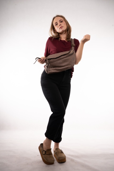 Duża torebka nerka / saszetka crossbody ze skóry cielęcej Toupe