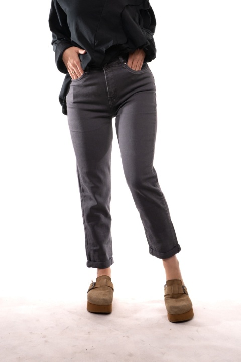 Grafitowe jeansy mom fit AD'ORO