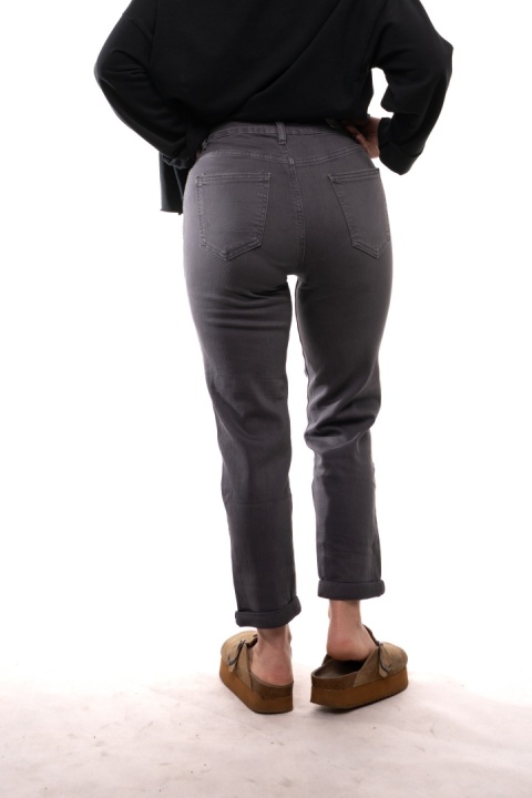 Grafitowe jeansy mom fit AD'ORO