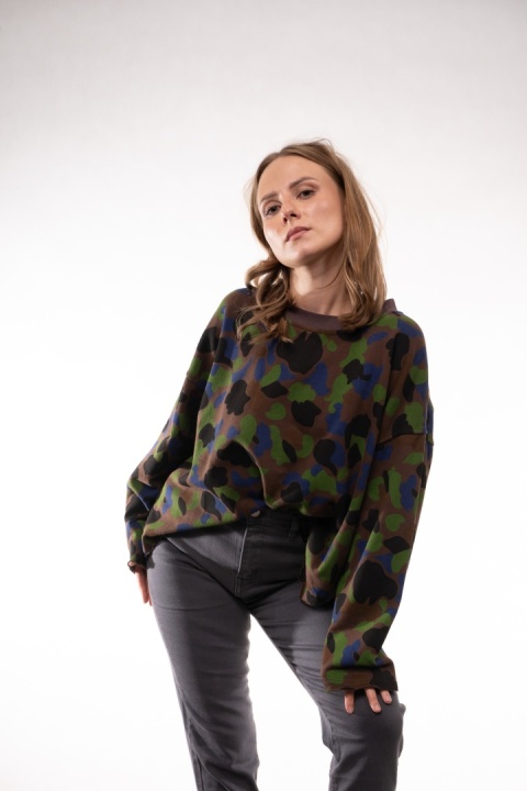 Krótka bluza oversize w abstrakcyjne moro JOY Brązowe