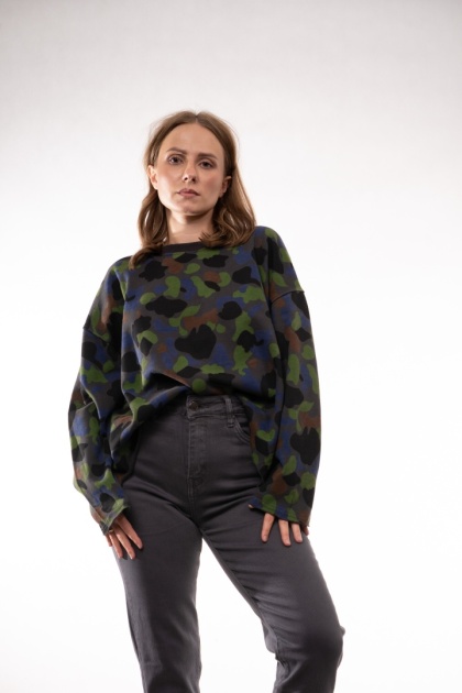 Krótka bluza oversize w abstrakcyjne moro JOY Grafitowe