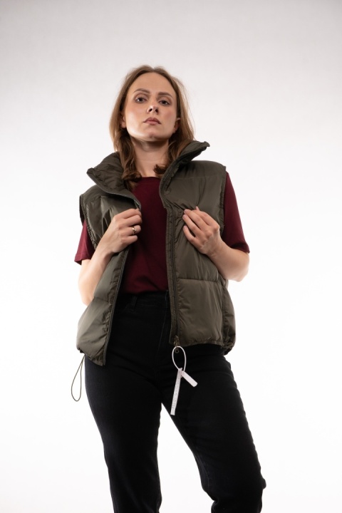 Puchowa kamizelka oversize ze stójką i ściągaczem Khaki