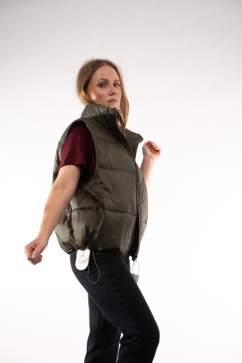 Puchowa kamizelka oversize ze stójką i ściągaczem Khaki
