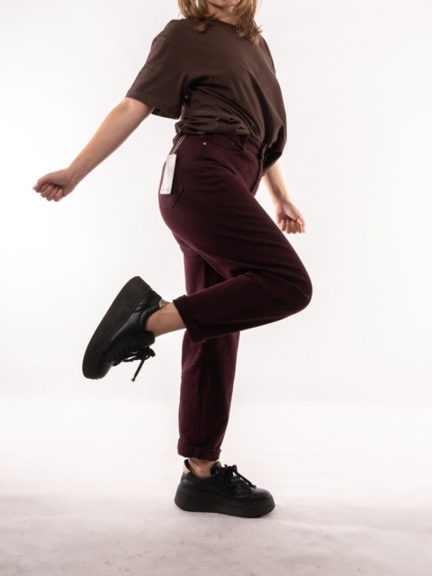 Spodnie jeansowe Baggy Fit z paskiem MIMI DAVE Burgundowe L9800-98