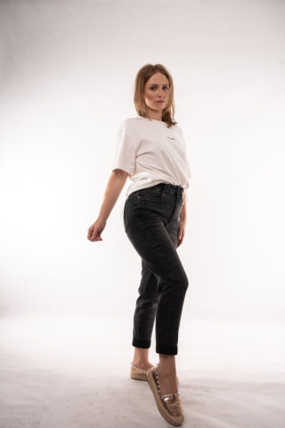 Spodnie jeansowe Mom Fit z paskiem M'SARA