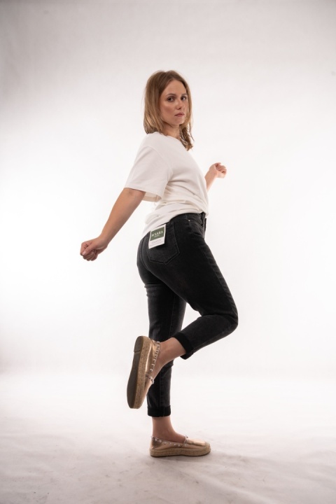 Spodnie jeansowe Mom Fit z paskiem M'SARA