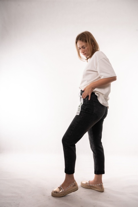Spodnie jeansowe Mom Fit z paskiem M'SARA