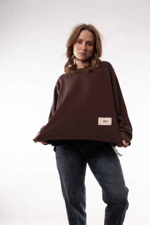 Bawełniana bluza oversize z kontrastowymi stębnowaniami JOY MC Brązowy