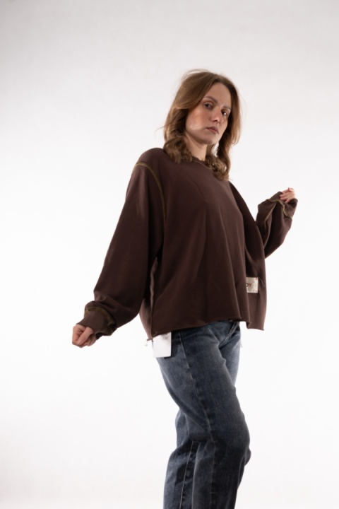 Bawełniana bluza oversize z kontrastowymi stębnowaniami JOY MC Brązowy