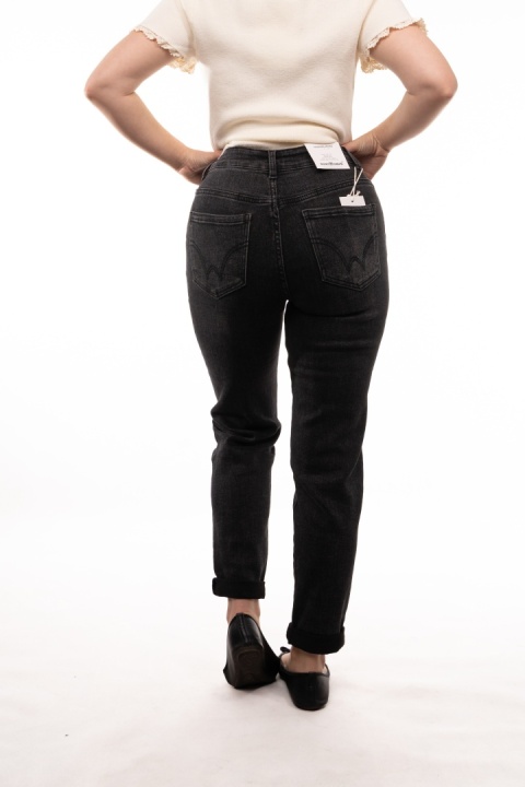 Czarne jeansy damskie Mom Fit z paskiem MIMI DAVE - R-6199