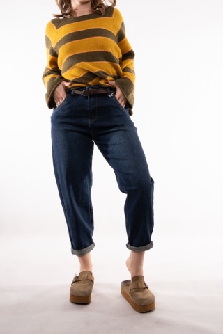 Klasyczne spodnie jeansowe ze zwężaną nogawką i paskiem NAIiF Denim