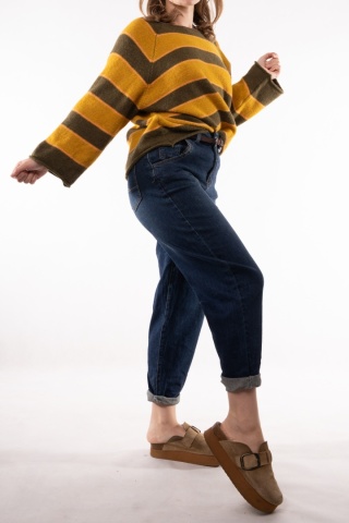 Klasyczne spodnie jeansowe ze zwężaną nogawką i paskiem NAIiF Denim