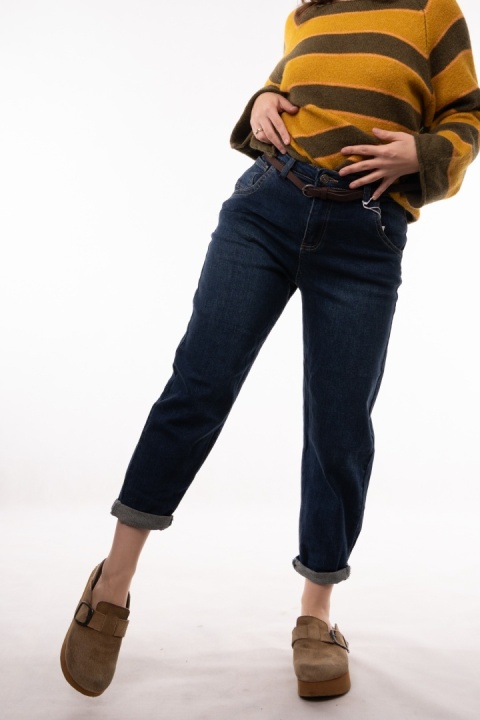 Klasyczne spodnie jeansowe ze zwężaną nogawką i paskiem NAIiF Denim