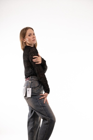 Lekki półgolf dzianinowy z brokatowym połyskiem My Store - Czarny