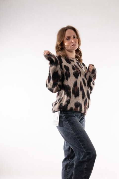 Puszysty sweter w panterkę z wełną Vic Bee VC4983012