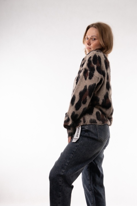 Puszysty sweter w panterkę z wełną Vic Bee VC4983012