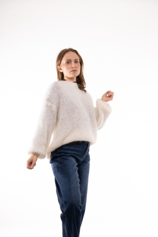 Puszysty sweter z moherem GIANCHI Made in Italy - Ecru
