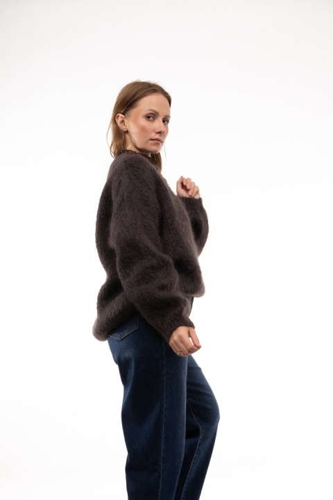 Puszysty sweter z moherem GIANCHI Made in Italy - Gorzka czekolada