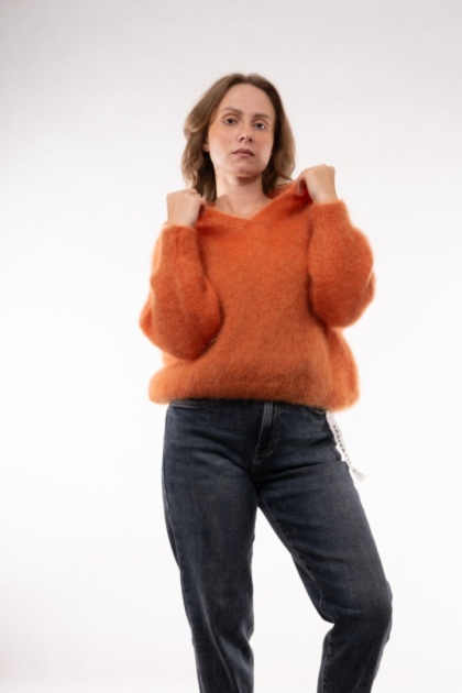 Puszysty sweter z wełną Kid Mohair w serek z kołnierzykiem (Made in Italy) Pomarańczowy