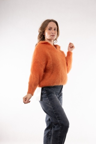 Puszysty sweter z wełną Kid Mohair w serek z kołnierzykiem (Made in Italy) Pomarańczowy