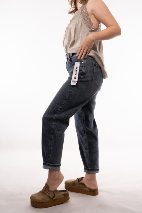 Spodnie jeansowe Skater Fit z paskiem Version Jeans