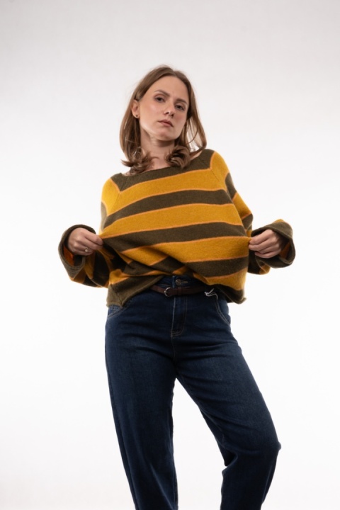 Sweter w pasy z rękawem 7/8 i wełną
