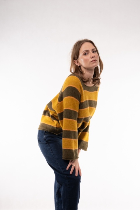 Sweter w pasy z rękawem 7/8 i wełną