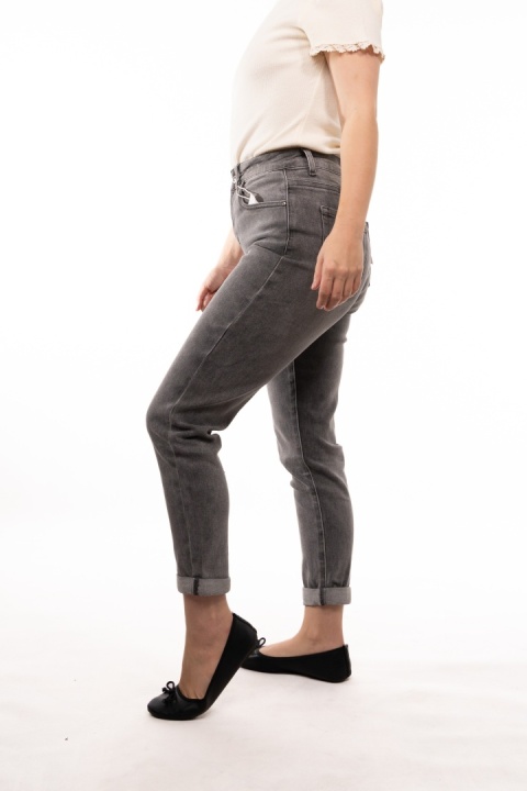 Szare jeansy damskie Skinny Fit z paskiem M'SARA - BF3389-D