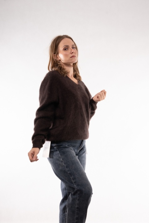 Wełniany sweter w serek z kaszmirem Cashmere Blend Gorzka czekolada