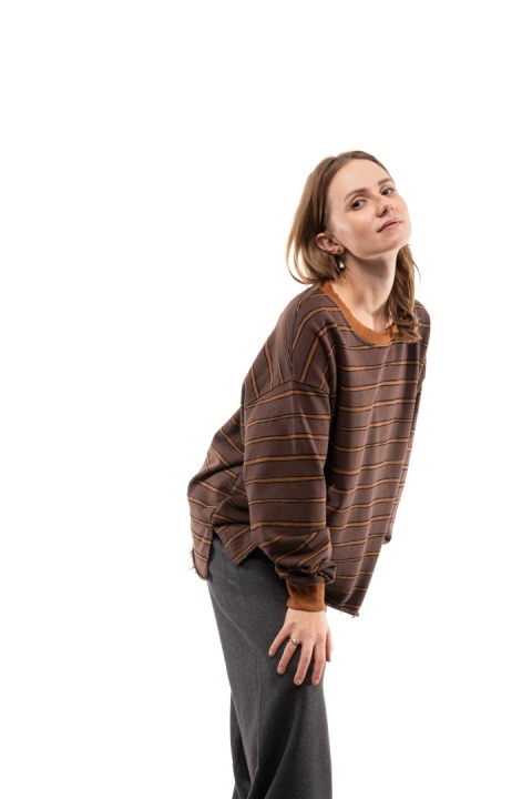 Bawełniana bluza oversize w paski JOY - Brąz