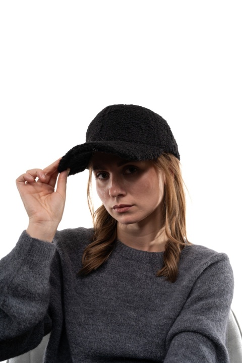 Czapka z daszkiem bouclé baranek MODA - Czarna