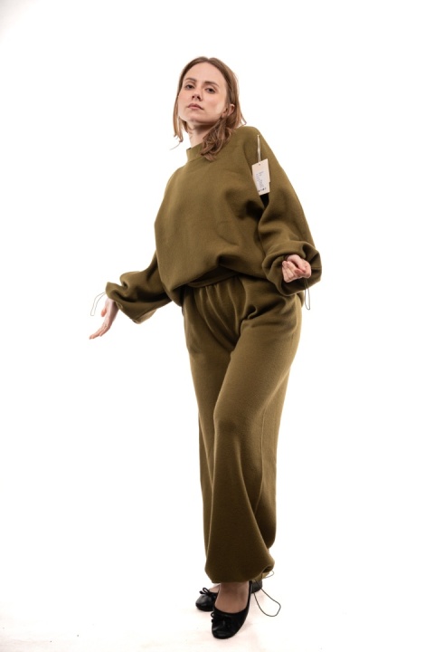 Dzianinowy komplet damski ze stoperami E-WOMAN - Khaki
