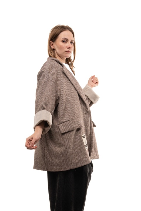Elegancka damska marynarka oversize DESERVE ART.0759 - Beż