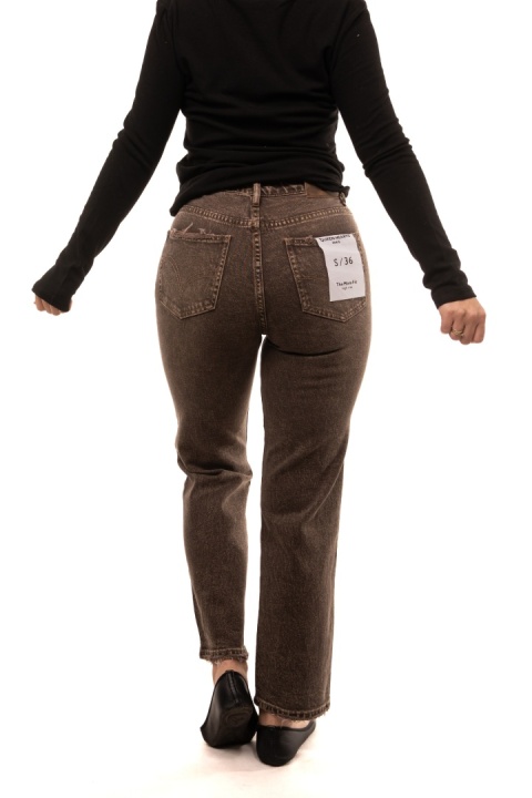 Jeansy damskie Mom Fit Queen Hearts Paris W3276-21 - Przydymiony brąz