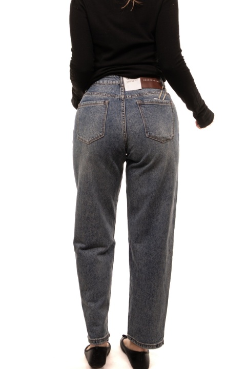 Niebieskie jeansy damskie Skater Fit z paskiem VERSION - 15103