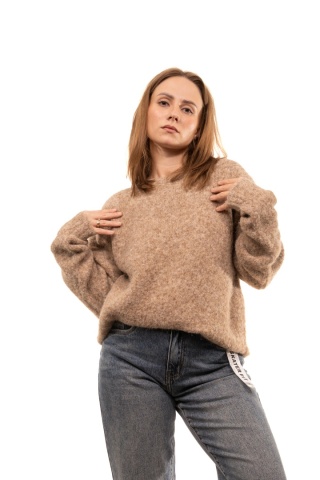Puszysty sweter z alpaką i wiskozą MANÔSQUE - Beż