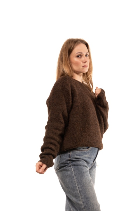 Puszysty sweter z alpaką i wiskozą MANÔSQUE - Brąz