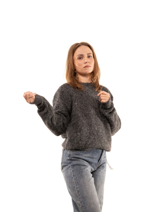 Puszysty sweter z alpaką i wiskozą MANÔSQUE - Grafit