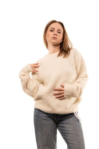 Puszysty sweter z alpaką i wiskozą MANÔSQUE - Śmietanka