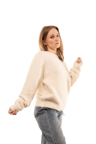Puszysty sweter z alpaką i wiskozą MANÔSQUE - Śmietanka